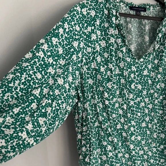 Tommy Hilfiger Green and White Floral Ruffle V-Neck Blouse - Picture 3 of 4